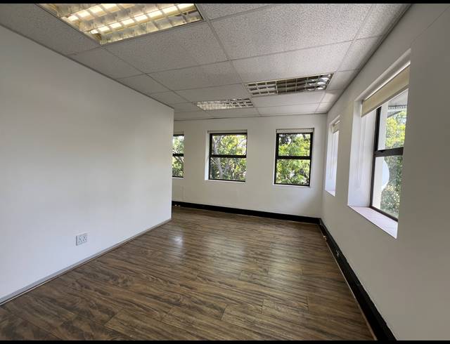 85M² OFFICE TO LET IN HYDE PARK